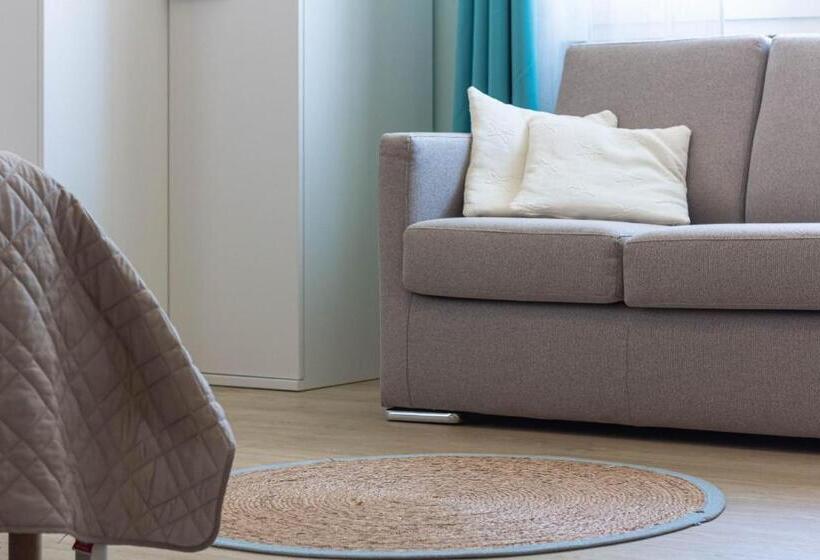 استودیوی لوکس, Roccabianca Rooms & Studios