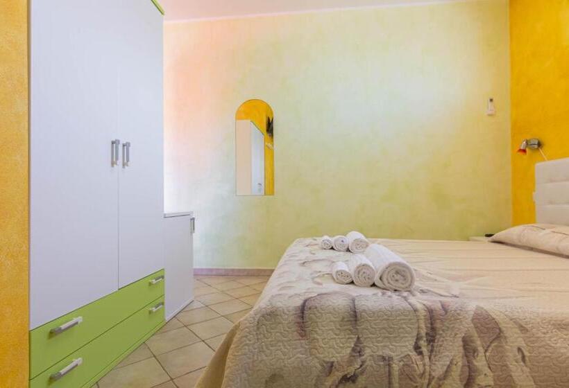 استودیو استاندارد با چشم‌انداز باغ, Roccabianca Rooms & Studios