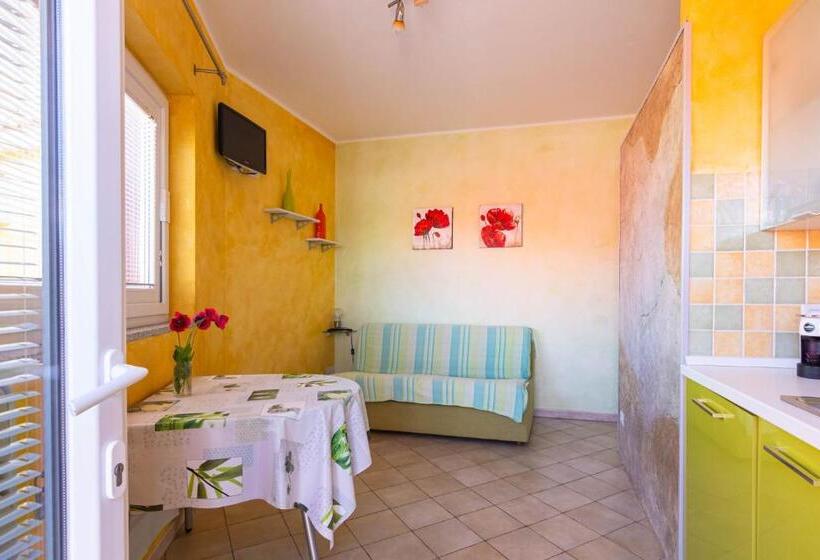 استودیو استاندارد با چشم‌انداز باغ, Roccabianca Rooms & Studios