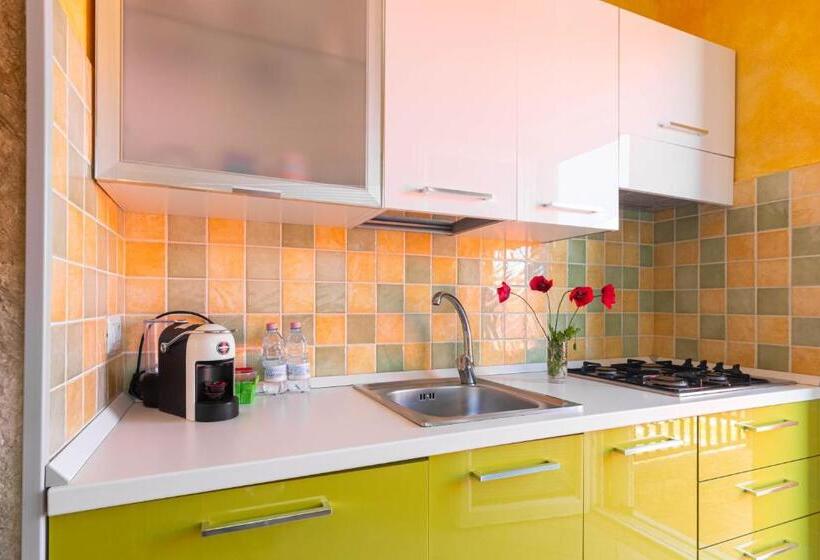 استودیو استاندارد با چشم‌انداز باغ, Roccabianca Rooms & Studios
