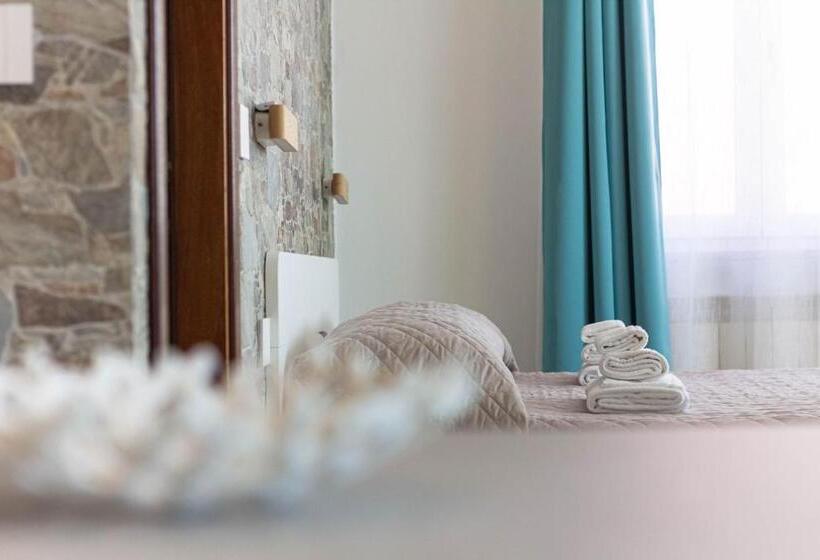 استودیوی لوکس, Roccabianca Rooms & Studios