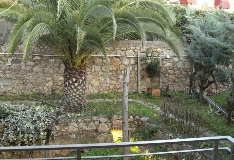 سوییت, Bed & Breakfast Le Coste