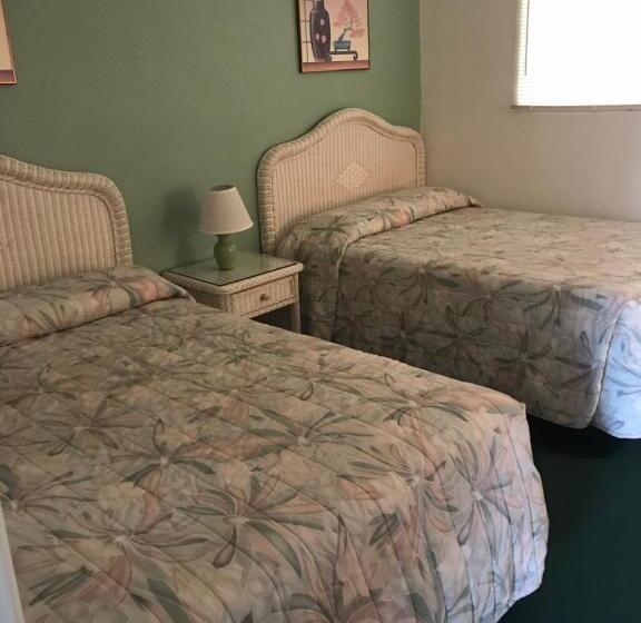 Suite, Gold Crest Motel