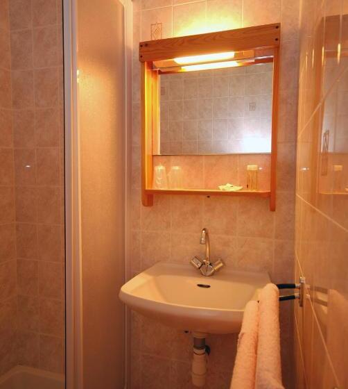 اتاق استاندارد سه نفره, Auberge Du Rochasson