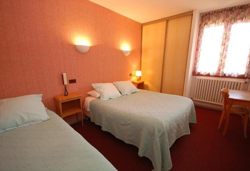 اتاق استاندارد سه نفره, Auberge Du Rochasson