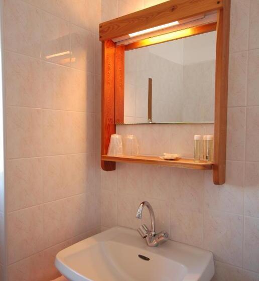اتاق استاندارد چهار تخته, Auberge Du Rochasson