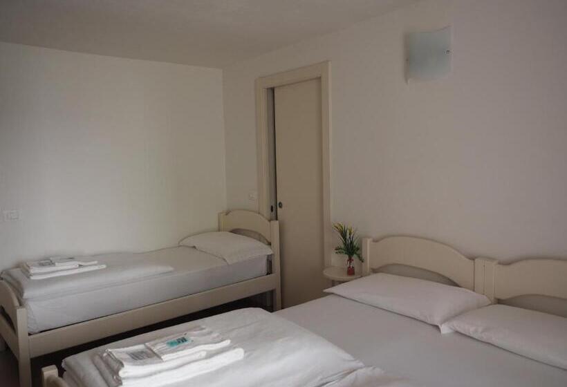 اتاق استاندارد سه نفره, B&b Francolini