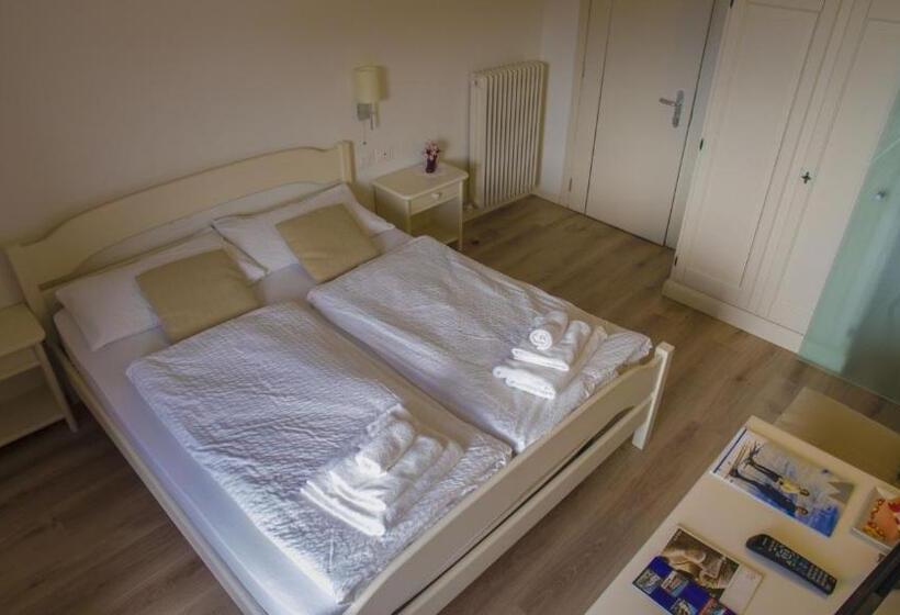 اتاق کلاسیک خانوادگی, B&b Francolini