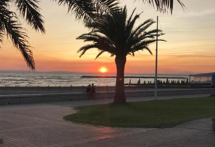آپارتمان 1 خوابه با چشم‌انداز دریا, Cafe Miramar