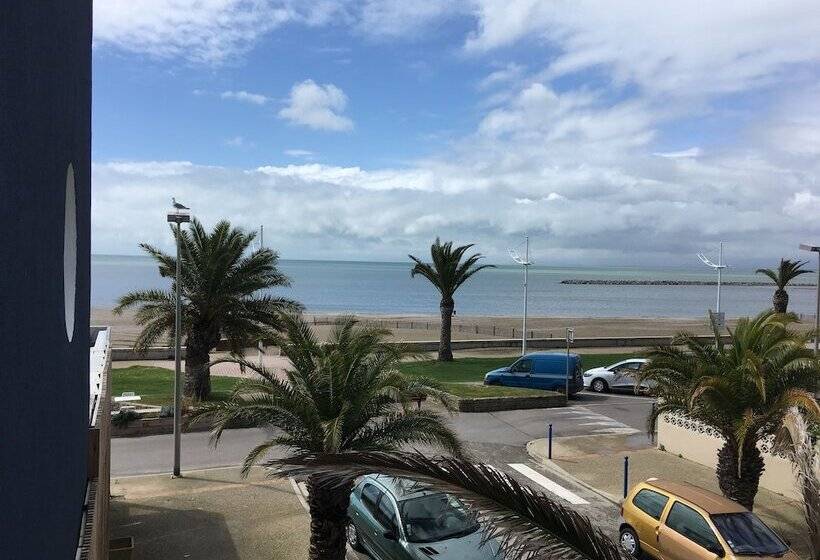 اتاق اساندارد با چشم‌انداز جانبی به دریا, Cafe Miramar