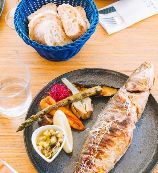آپارتمان 1 خوابه با چشم‌انداز دریا, Cafe Miramar