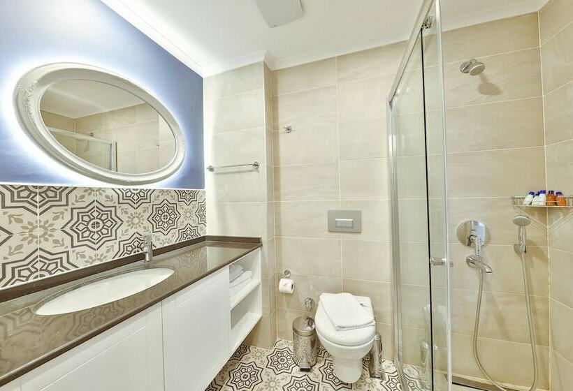 اتاق لوکس با چشم‌انداز دریا, Kas Artemis