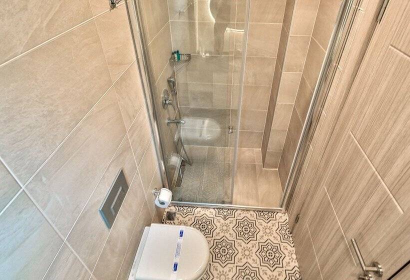 اتاق لوکس با چشم‌انداز دریا, Kas Artemis