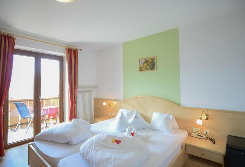 اتاق استاندارد سه تخته با بالکن, Thalguter Apartments, Rooms & Breakfast