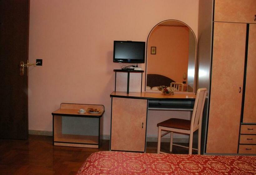 اتاق استاندارد سه نفره, Ristorante Farese