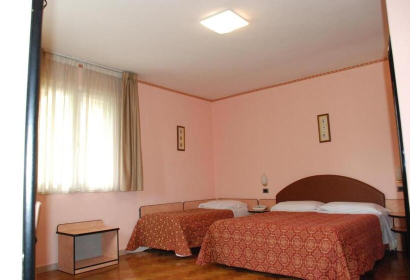 اتاق استاندارد سه نفره, Ristorante Farese
