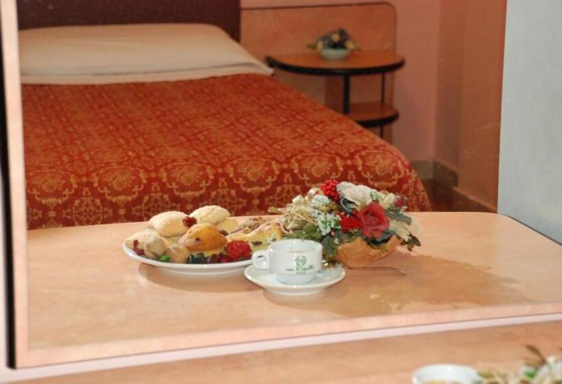 اتاق استاندارد یک نفره, Ristorante Farese