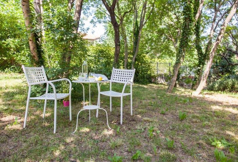 اتاق لوکس با بالکن, Villa Borgo Duino