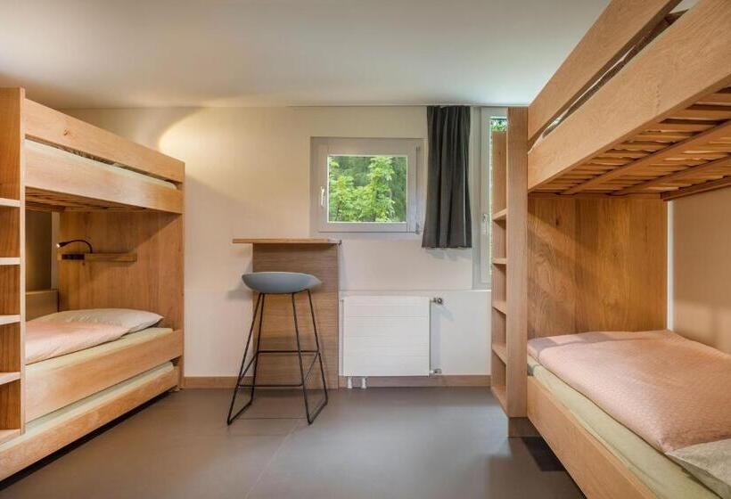 스탠다드 4인용 룸 공용 욕실, Cransmontana Youth Hostel