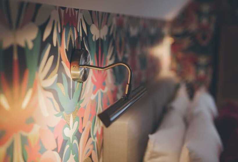 اتاق اجرایی با تخت بزرگ, Florence Gardens Boutique Hotel And Restaurant