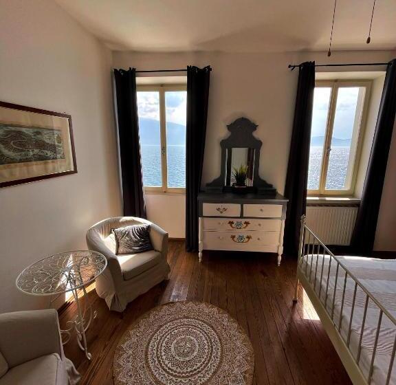 اتاق استاندارد با چشم‌انداز دریاچه, Albergo Gargnano