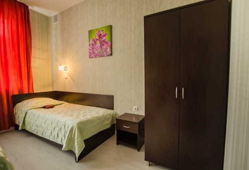 Economy Triple Room, Avatar