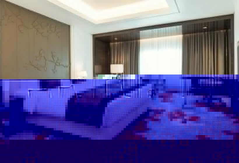 اتاق استاندارد با چشم‌انداز استخر, Radisson Blu Hotel, Ajman