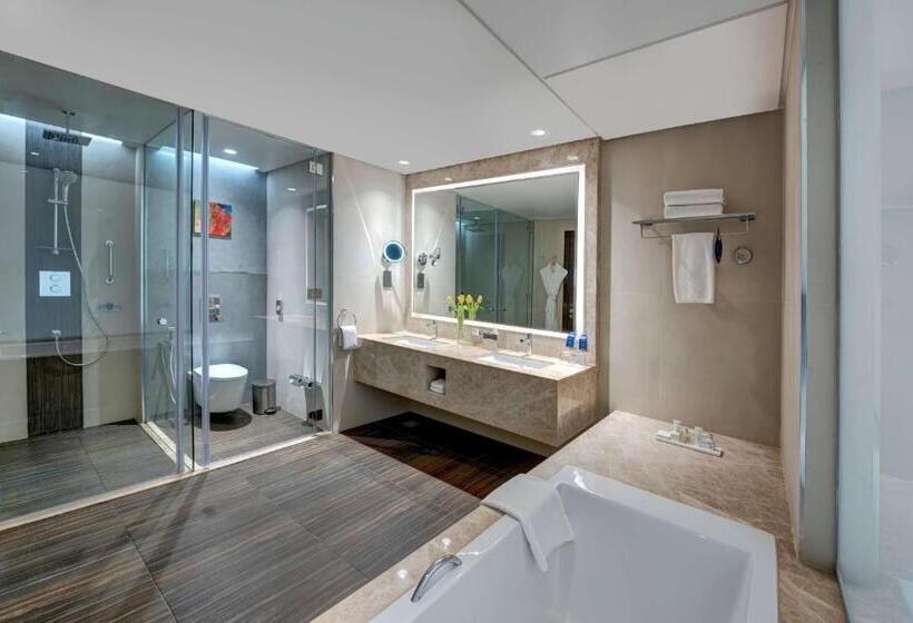 سوییت, Radisson Blu Hotel, Ajman