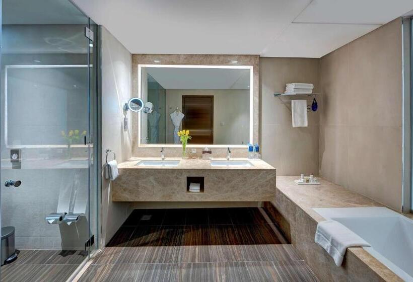 سوییت, Radisson Blu Hotel, Ajman