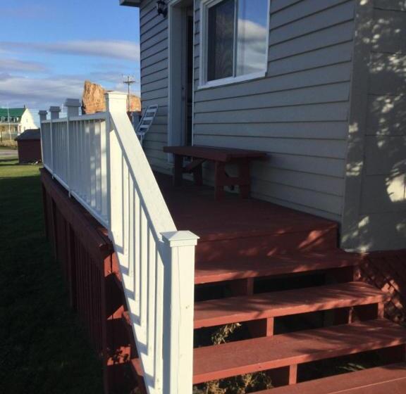 بانگلوی سوپریور, Hôtel Motel Rocher Percé
