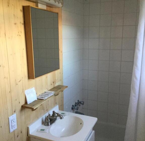 بانگلوی استاندارد, Hôtel Motel Rocher Percé