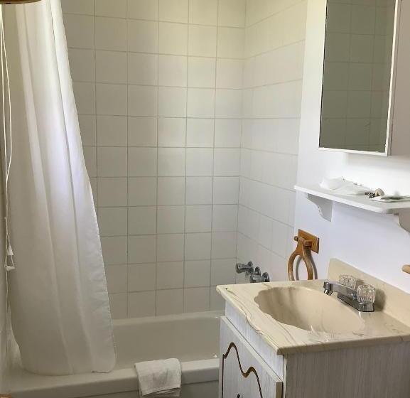 اتاق استاندارد با چشم‌انداز کوهستان, Hôtel Motel Rocher Percé