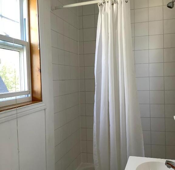 اتاق استاندارد با چشم‌انداز کوهستان, Hôtel Motel Rocher Percé