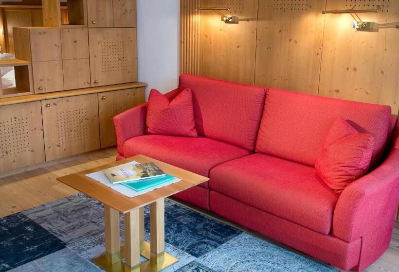 سوییت با چشم‌انداز کوه, Naturhotel Leitlhof