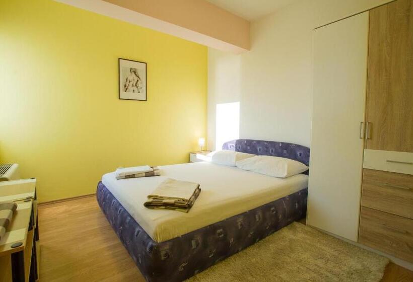 آپارتمان 1 خوابه با بالکن و چشم‌انداز دریا, Aparthotel Pecic