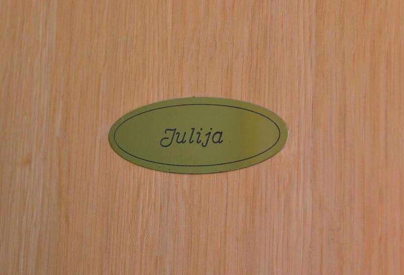 اتاق استاندارد, Bed And Breakfast Julia