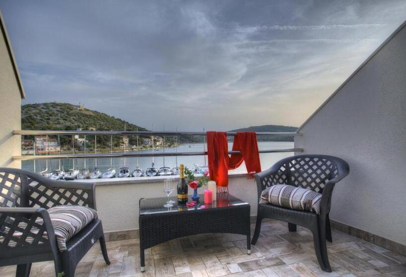 اتاق استاندارد با بالکن و چشم‌انداز دریا, Gina Bed & Breakfast