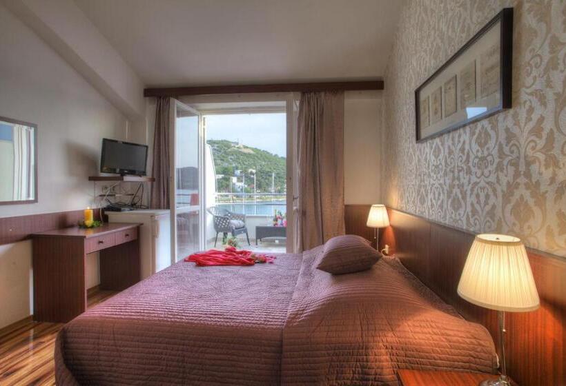 اتاق استاندارد با بالکن و چشم‌انداز دریا, Gina Bed & Breakfast