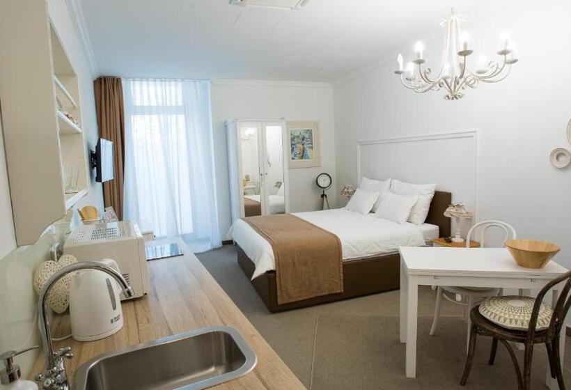 Студио Стандарт с Балконом, Regal Residence B&b