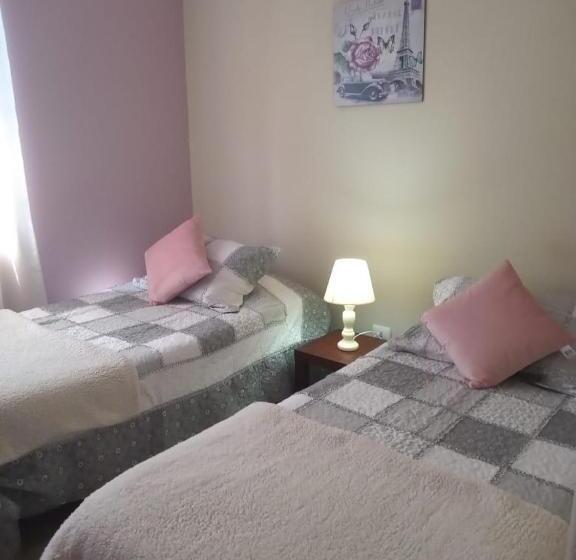 اتاق اکونومی, Hostal Playa Peñuelas