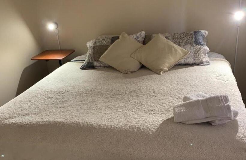 Standard room with outdoor bath, Hostal Playa Peñuelas