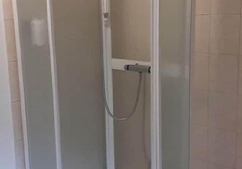 اتاق استاندارد سه تخته با سرویس بهداشتی مشترک, North Star Guesthouse Olafsvik