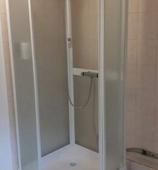 اتاق استاندارد با سرویس بهداشتی مشترک, North Star Guesthouse Olafsvik