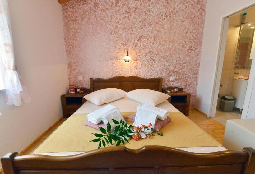 اتاق استاندارد با چشم‌انداز استخر, Bed And Breakfast Casa Rustica