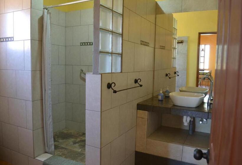 بانگلوی استاندارد, Hostal Y Cabañas Renta House San Pedro