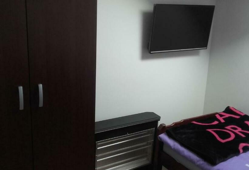 اتاق استاندارد یک تخته با سرویس بهداشتی مشترک, Hostel In Club
