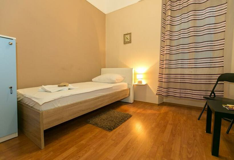 اتاق استاندارد یک تخته با سرویس بهداشتی مشترک, Hostel Morcic