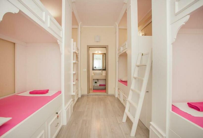 تختخواب در اتاق مشترک, Hostel Splendido