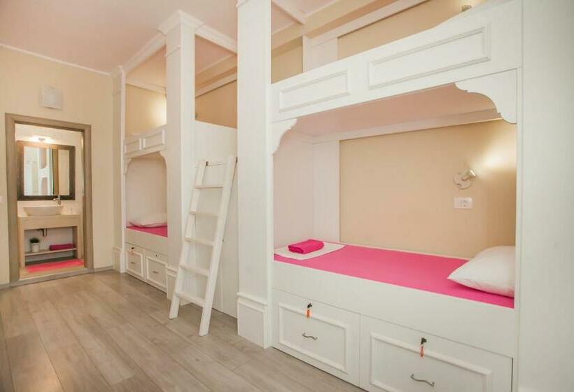 تختخواب در اتاق مشترک, Hostel Splendido