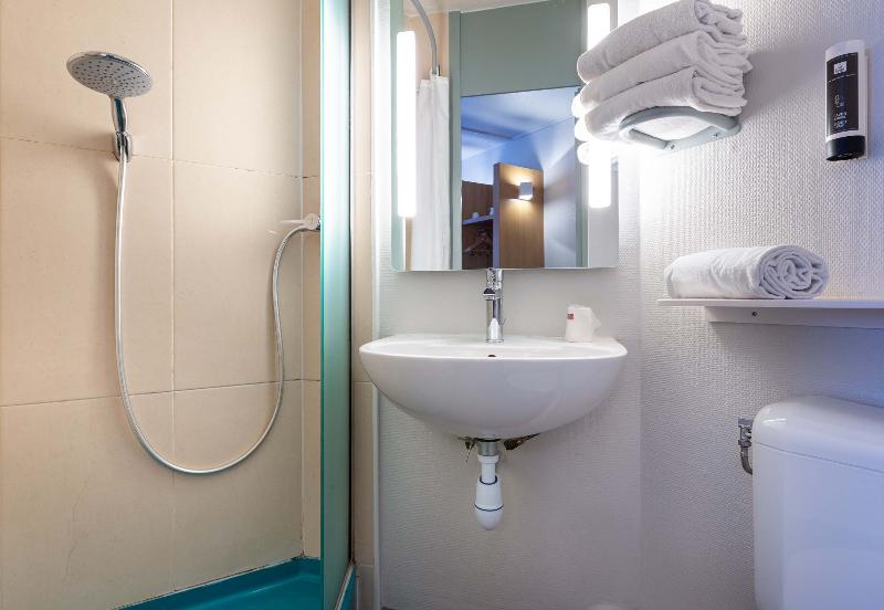 اتاق استاندارد چهار تخته, B&b Hotel Chartres Le Coudray